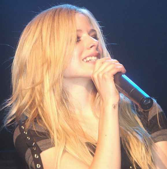 Avril_Lavigne_Geneva_June_9_2005